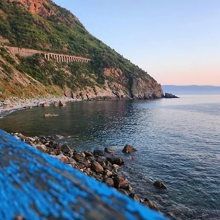 Un Tuffo Nello Stretto